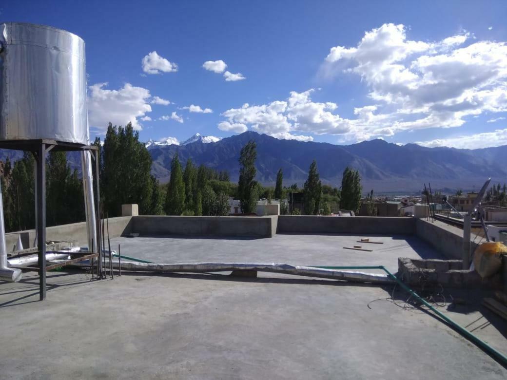 Hitchhikers Hostel Ladakh เลห์ ภายนอก รูปภาพ
